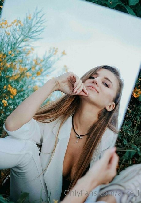 alice l modèle nu galeries