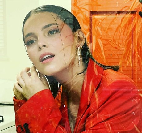 Inde Navarrette modelo atractivo fotos