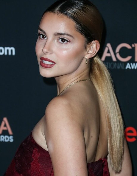 Inde Navarrette star sexy pictures