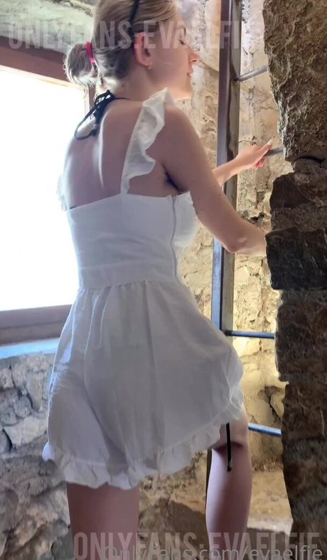 Eva Elfie star du porno exclusive photos