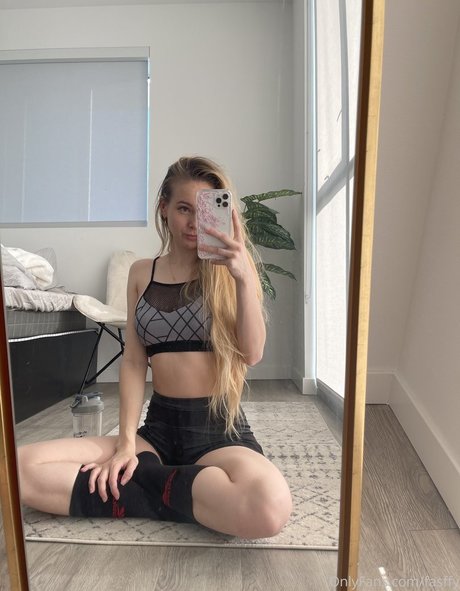 Fasffy modèle nu image