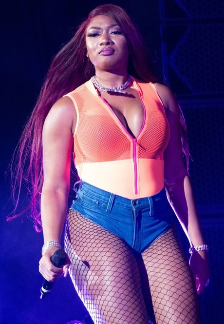 Megan Thee Stallion estrella porno bonita galería