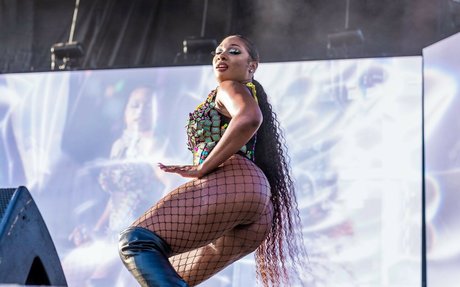 Megan Thee Stallion modelo sexy imágenes