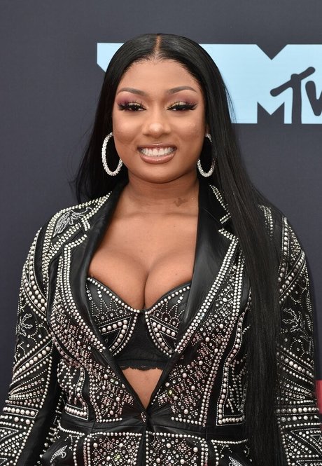 Megan Thee Stallion estrella porno caliente imagen