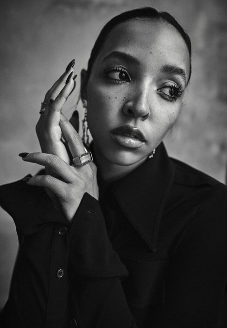 bas asiatiques onlyfans joli art galeries