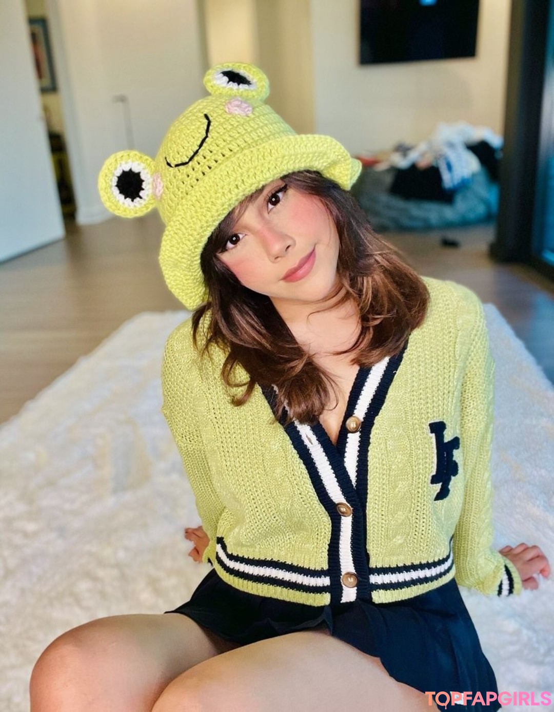 Neekolul jolie actrice photos