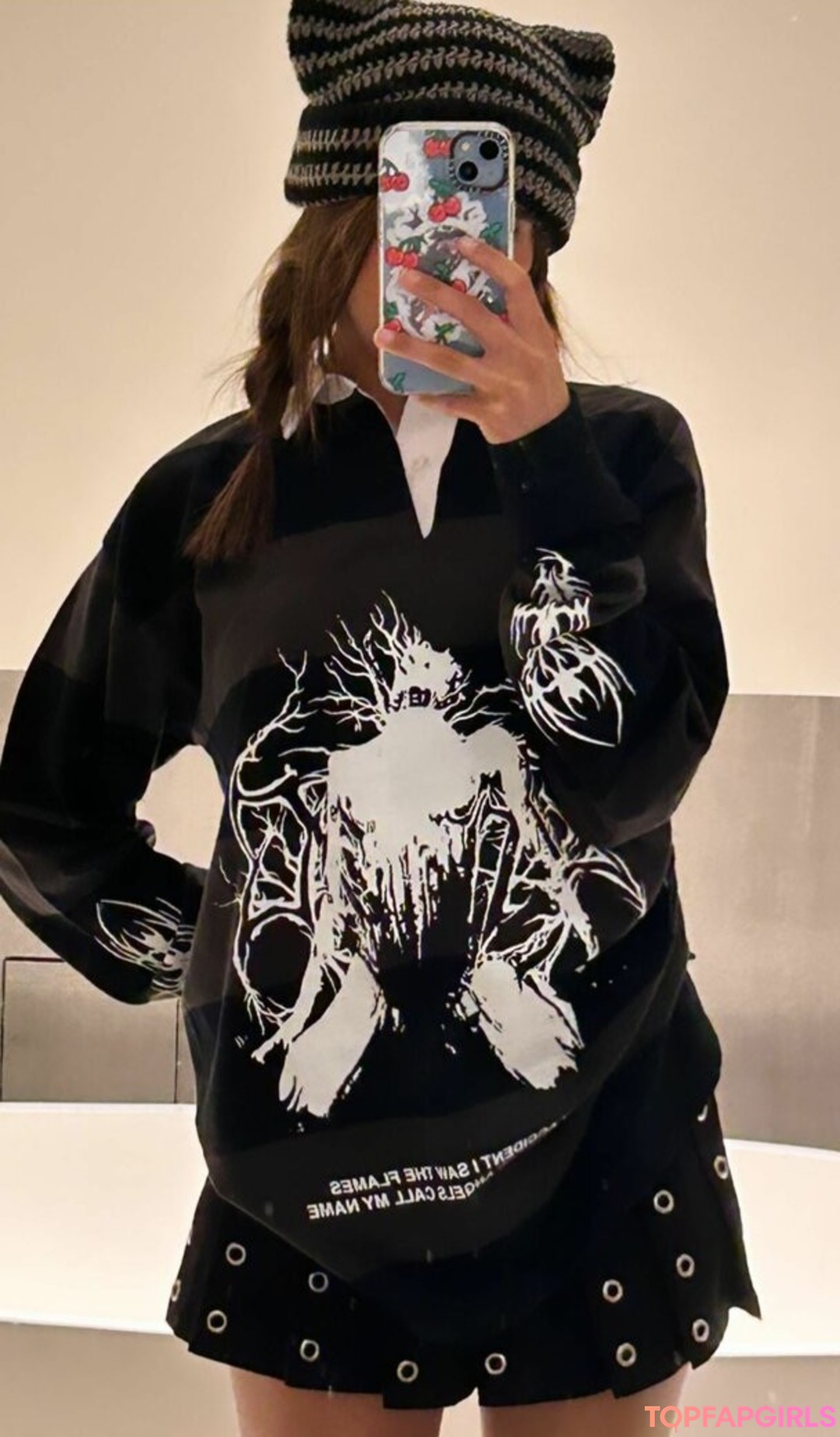 Morena de grandes tetas onlyfans arte libre imagen