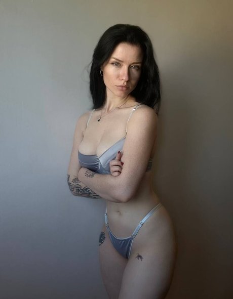 innervus modelo erótico archivo