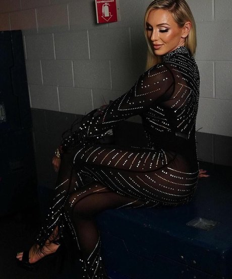 Charlotte Flair modèle magnifique des photos