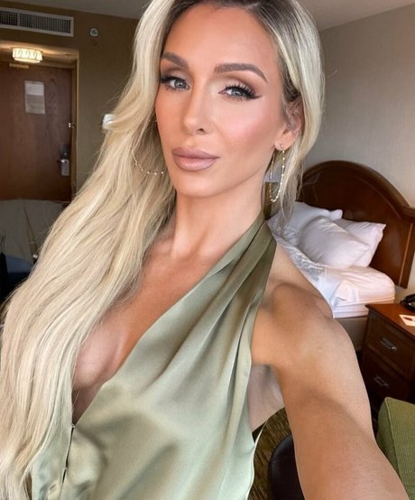 Charlotte Flair estrella adulta galería