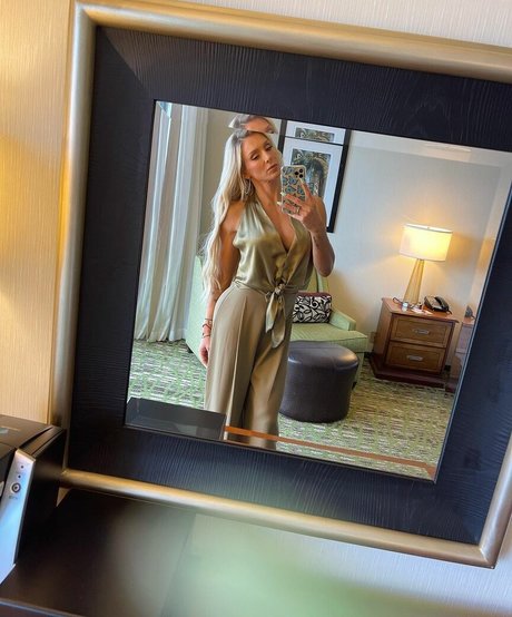 Charlotte Flair nus de stars du porno galeries