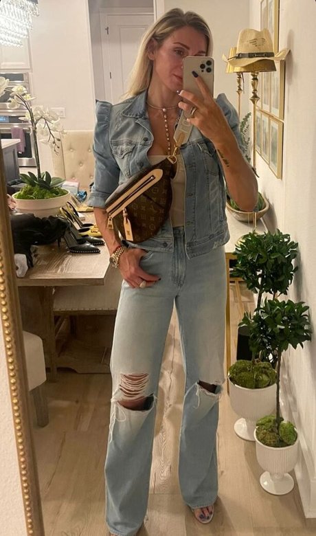 Charlotte Flair star du porno de haute qualité photo