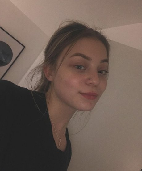 Isabella Dorta nus étoiles galeries