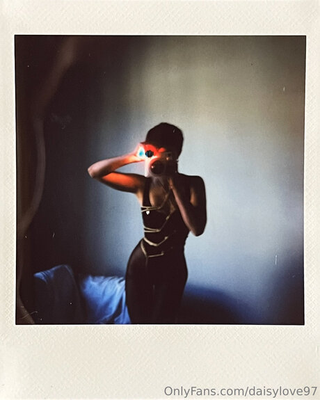 DaisyLove97 actriz de arte foto