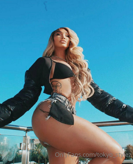 Tokyo Stylez estrella porno exclusiva foto