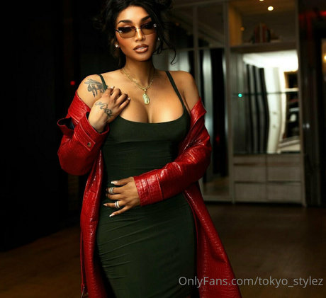 femme blonde onlyfans parfaite haute qualité image