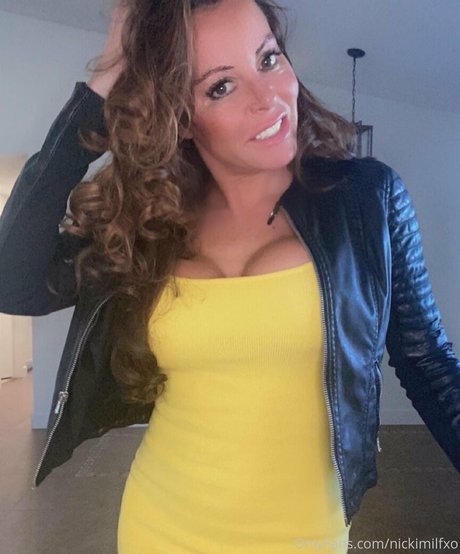 nickixo free estrella caliente galería