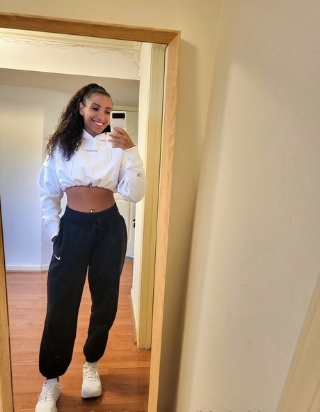 BigDaddyMoMo pretty pornstar photo