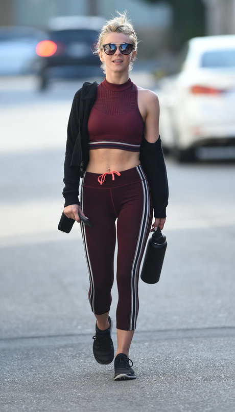 Julianne Hough estrella desnuda foto