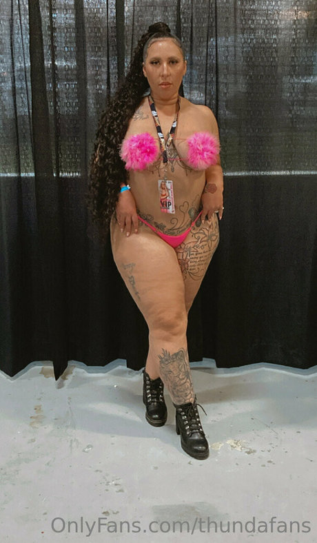 thundafans arte modelo fotos