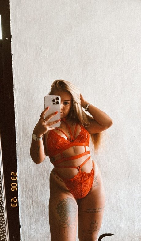 Adrii Rosado modelo superior archivo