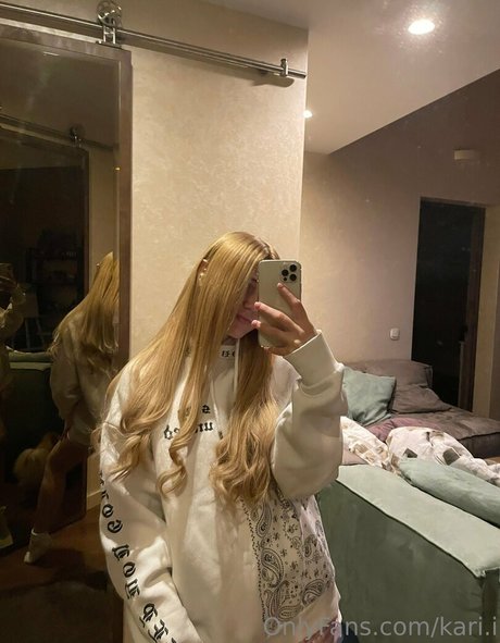 Kari i mannequin des photos