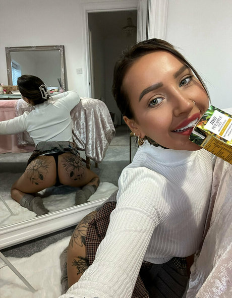 xxxameliarose star du porno nue galerie