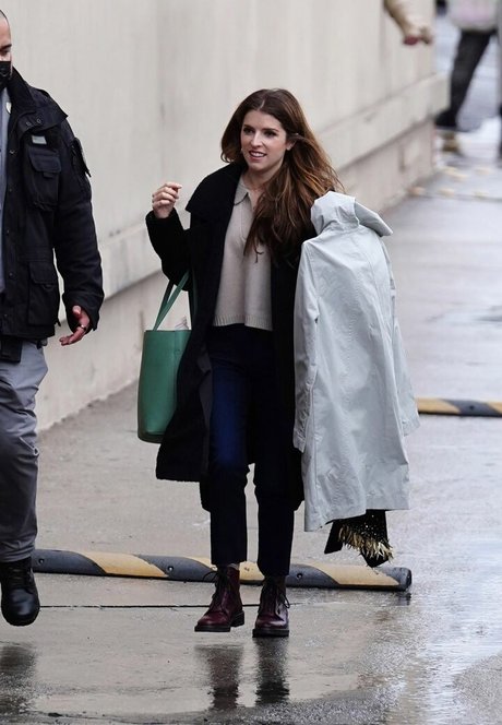 Anna Kendrick libre de estrellas foto
