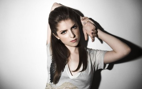 Anna Kendrick estrella porno de arte foto