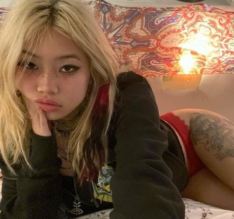 Radvxz modelo desnudo imagen