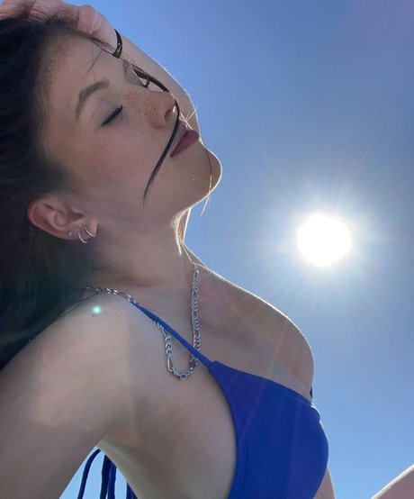 Elsuzannee modelo desnuda galería