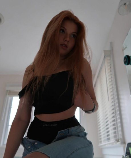 Elsuzannee modelo sexy imágenes