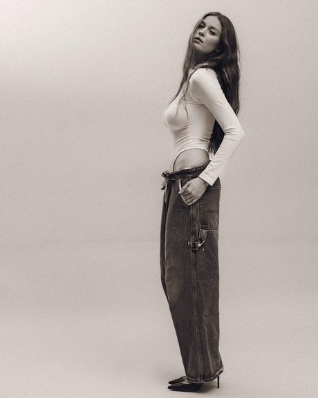 skinny model onlyfans erotic picture
