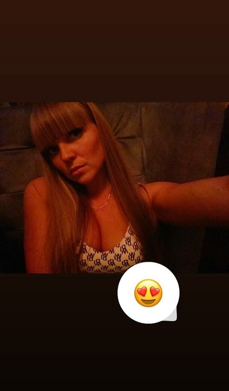 rude in life actriz caliente galería