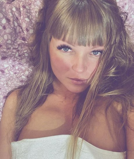 rude in life estrella hermosa foto