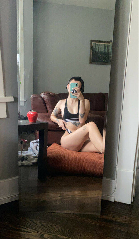 Pleasequietdown étoile nue image