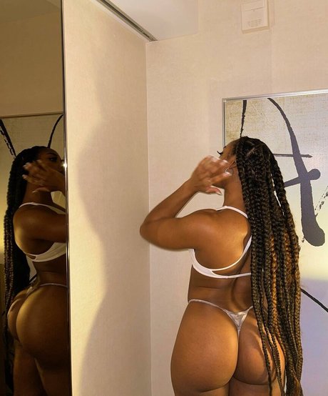 aaaaayevuh modelo gratis imagen