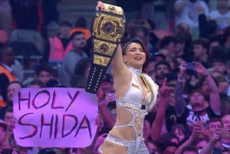 Hikaru Shida actriz atractiva fotos