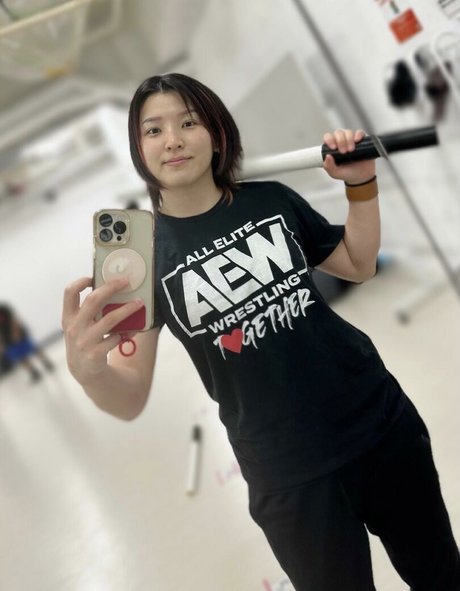 Hikaru Shida modèle exclusif galeries