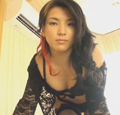 Hikaru Shida art star gallery
