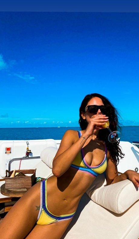 Eiza Gonzalez model art pic