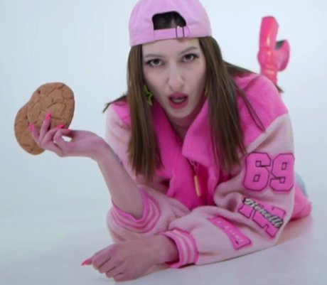 Aloona Larionova modèle exclusif img