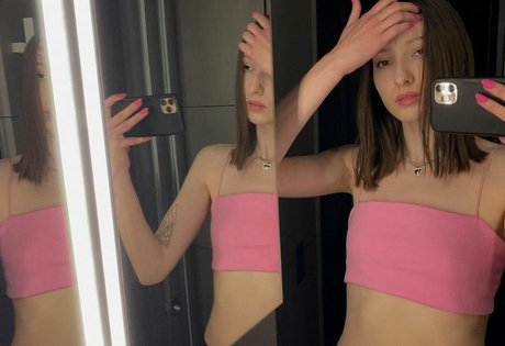 Aloona Larionova meilleure star du porno galerie