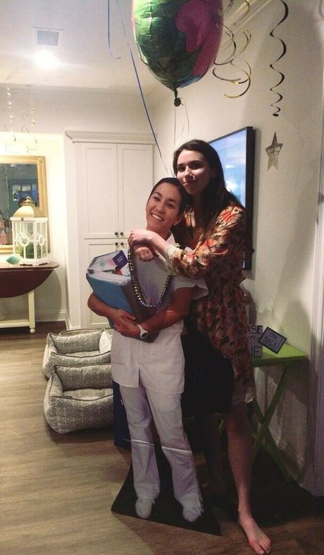 Grace Caroline Currey estrella xxx foto