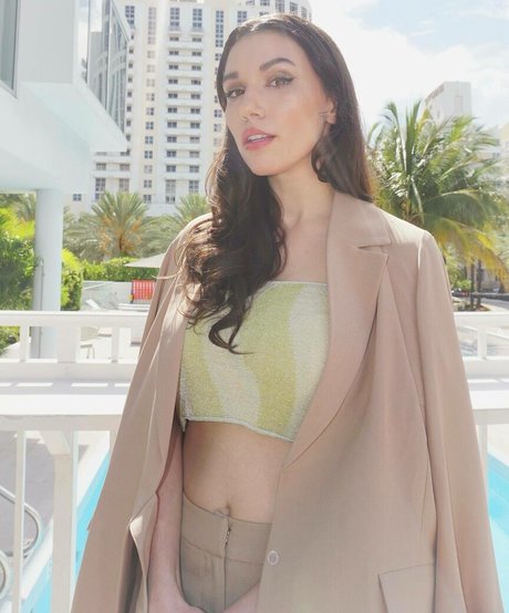 Grace Caroline Currey erotic actress gallery