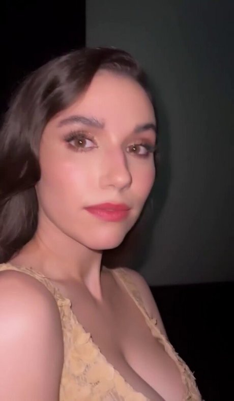 Grace Caroline Currey erotic actress photo