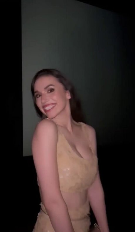 Grace Caroline Currey estrella porno exclusiva foto