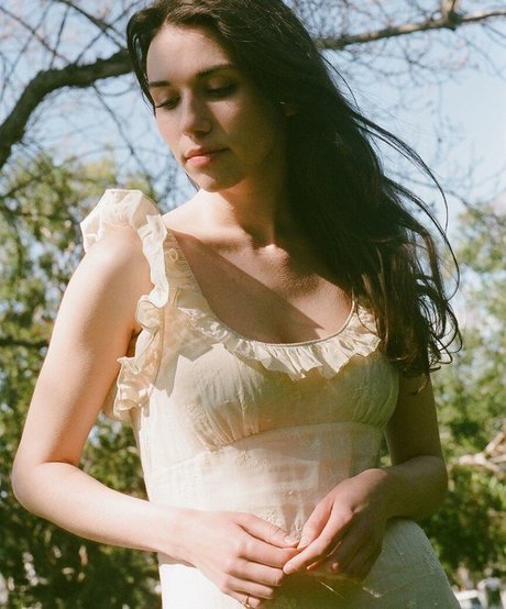 Grace Caroline Currey jolie star du porno photos