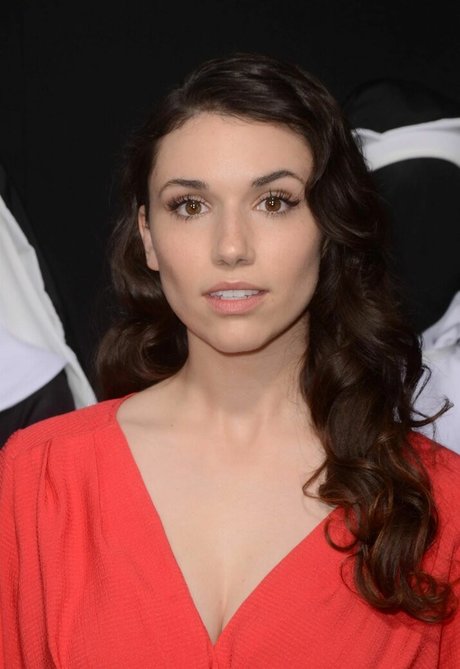 Grace Caroline Currey sexy star picture