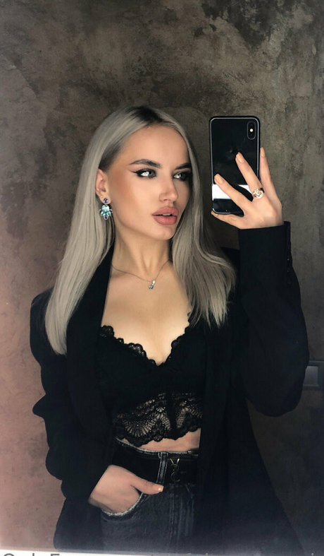 sinful monro vip art étoile galerie